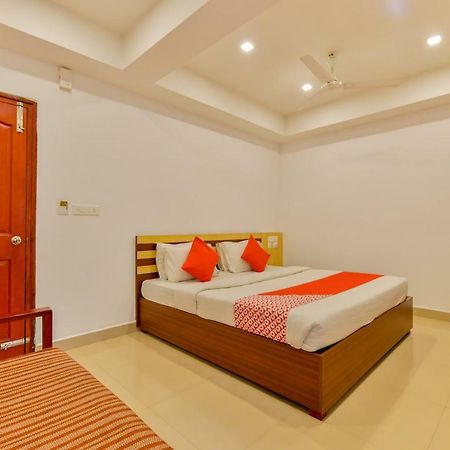 Oyo 18604 Puthens Capitol Inn Kochi 外观 照片