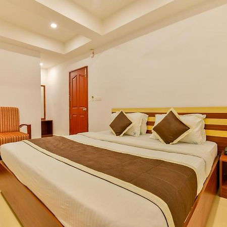Oyo 18604 Puthens Capitol Inn Kochi 外观 照片