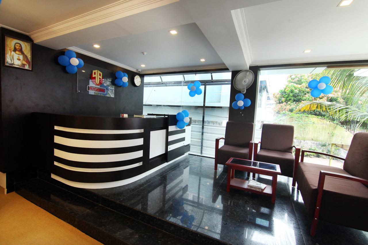 Oyo 18604 Puthens Capitol Inn Kochi 外观 照片