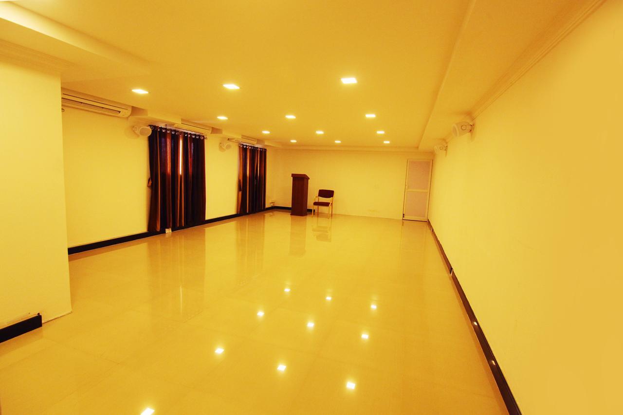 Oyo 18604 Puthens Capitol Inn Kochi 外观 照片