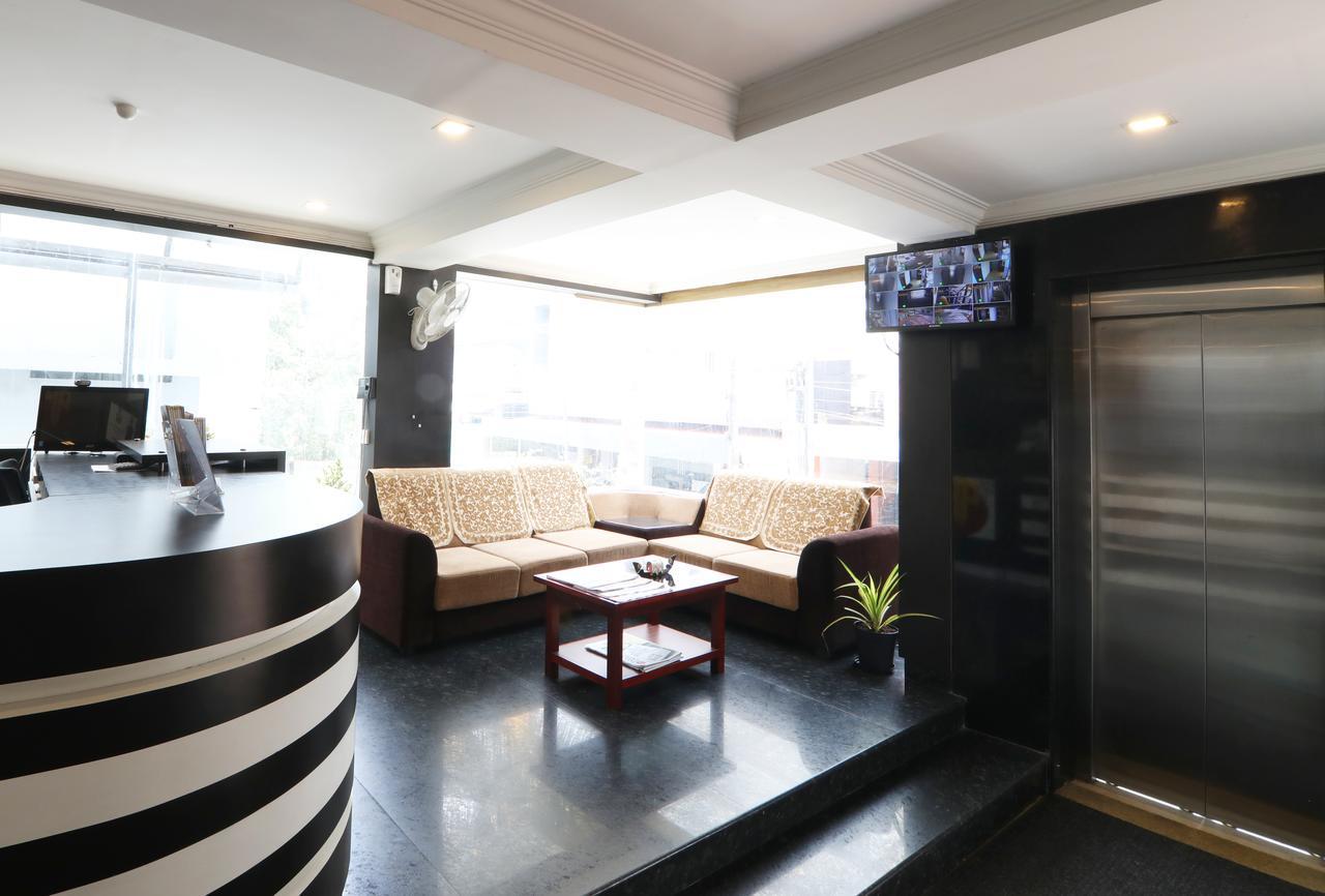 Oyo 18604 Puthens Capitol Inn Kochi 外观 照片