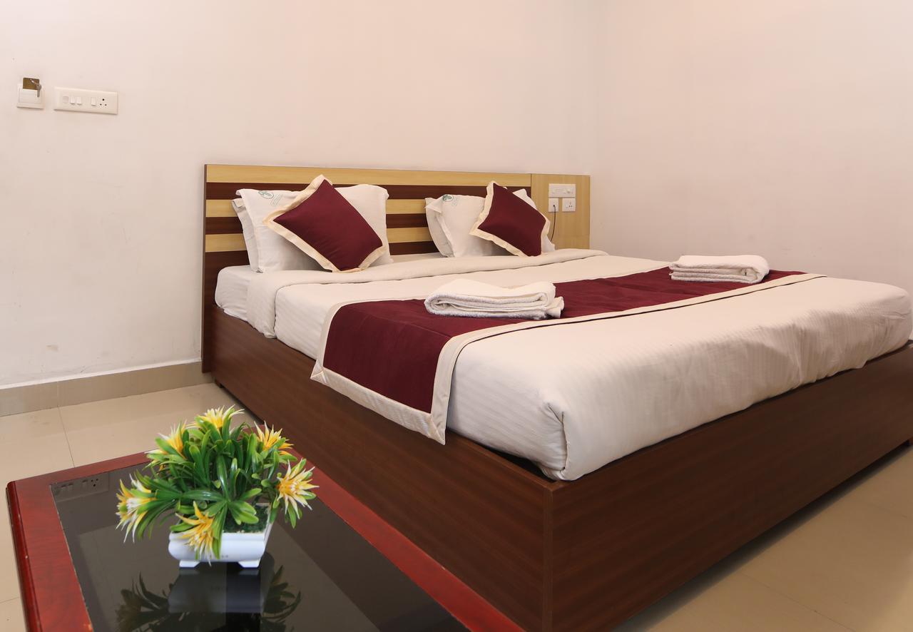 Oyo 18604 Puthens Capitol Inn Kochi 外观 照片