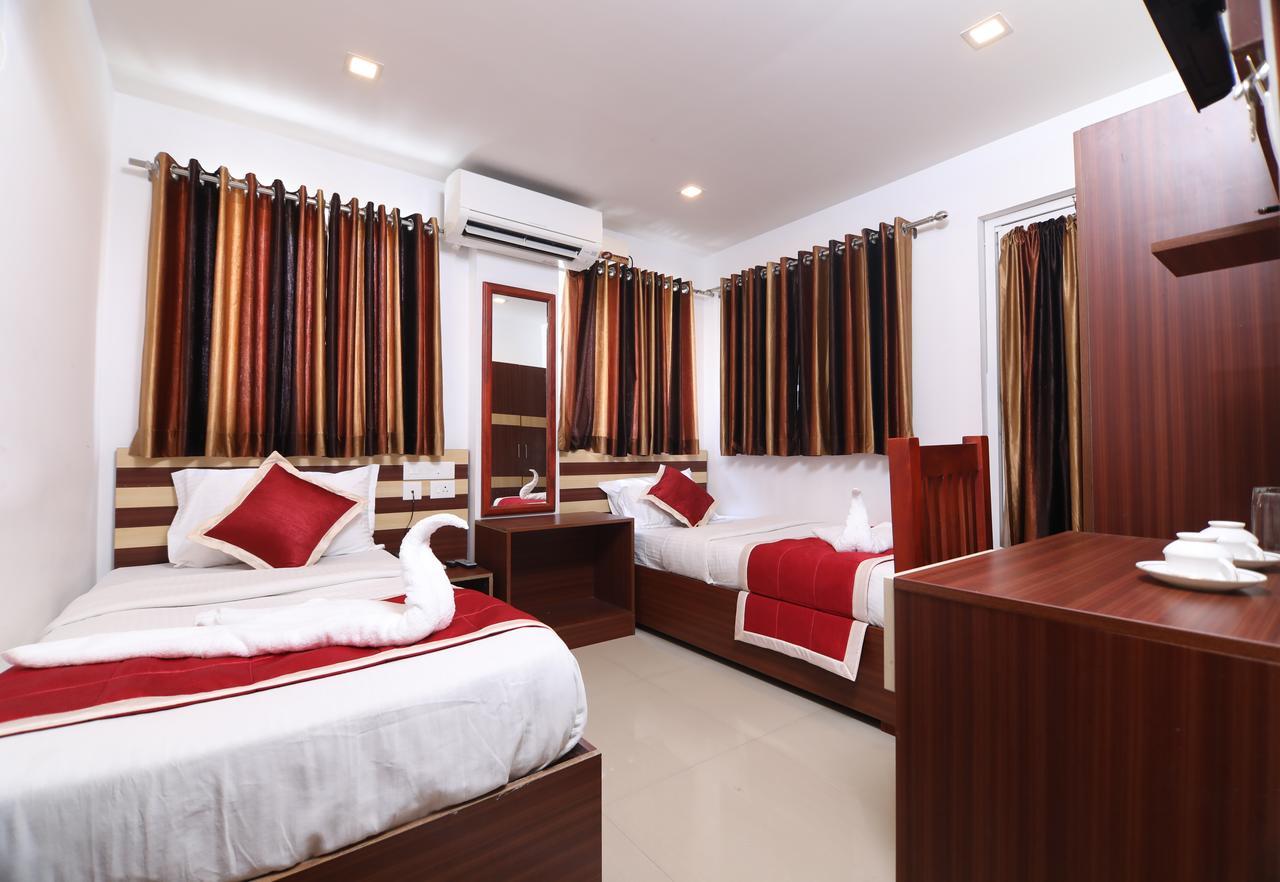 Oyo 18604 Puthens Capitol Inn Kochi 外观 照片