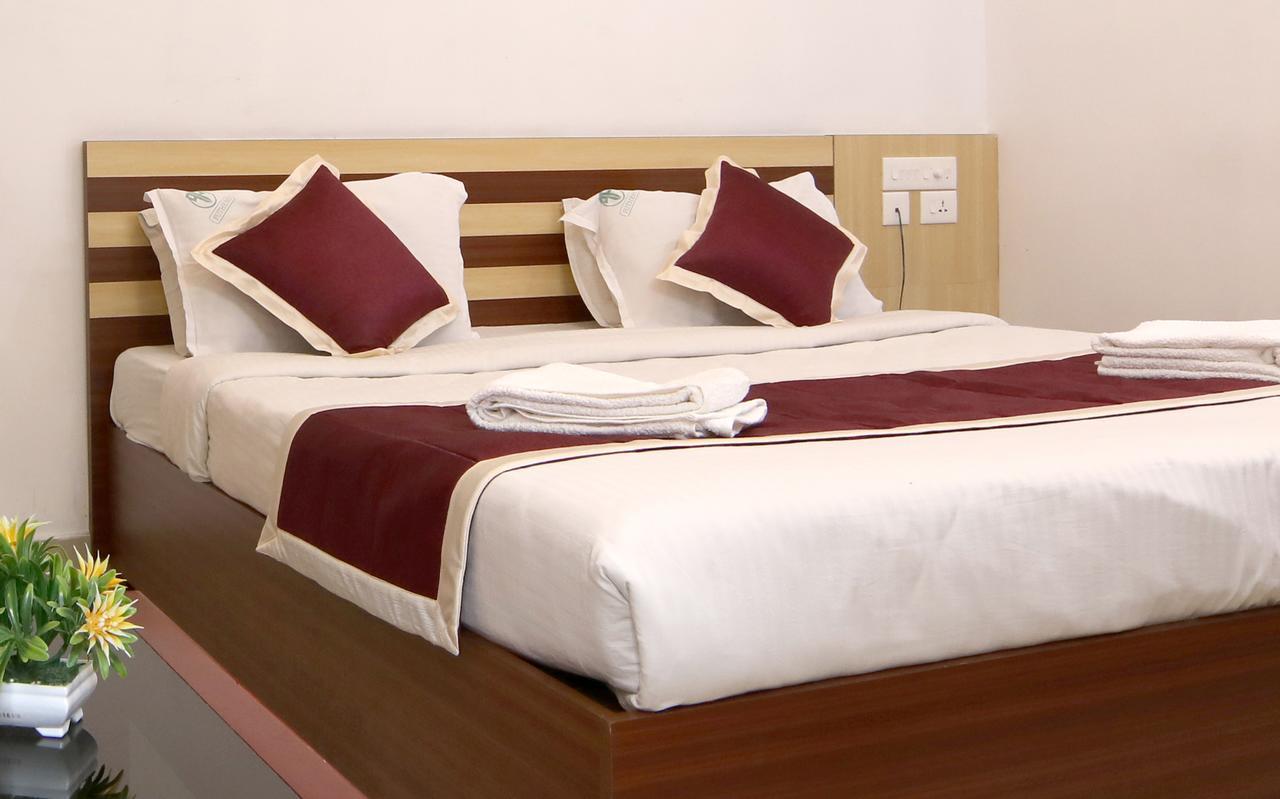 Oyo 18604 Puthens Capitol Inn Kochi 外观 照片