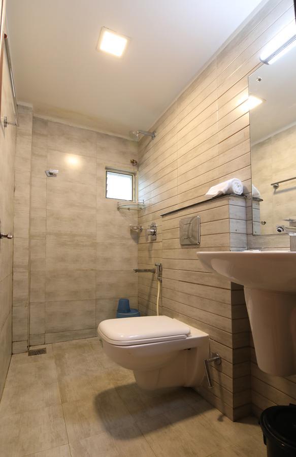 Oyo 18604 Puthens Capitol Inn Kochi 外观 照片