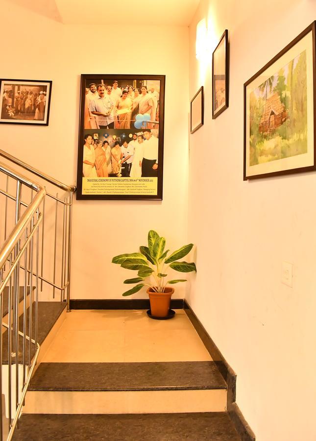Oyo 18604 Puthens Capitol Inn Kochi 外观 照片