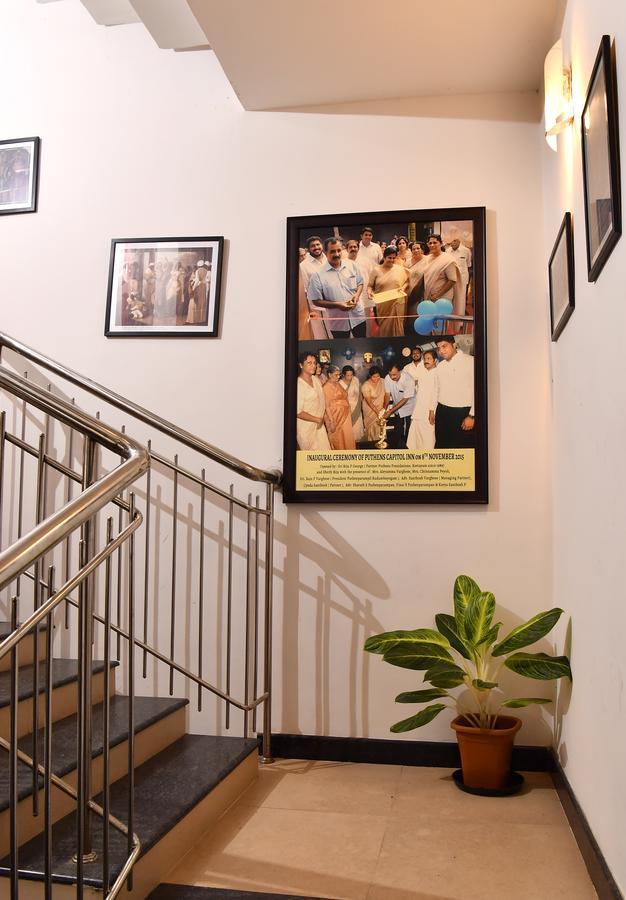 Oyo 18604 Puthens Capitol Inn Kochi 外观 照片
