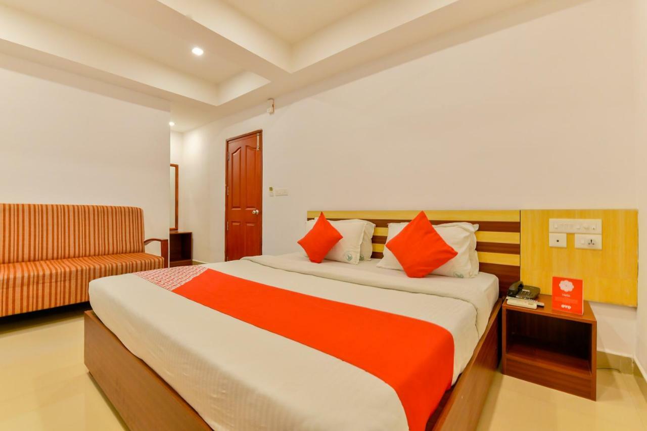 Oyo 18604 Puthens Capitol Inn Kochi 外观 照片