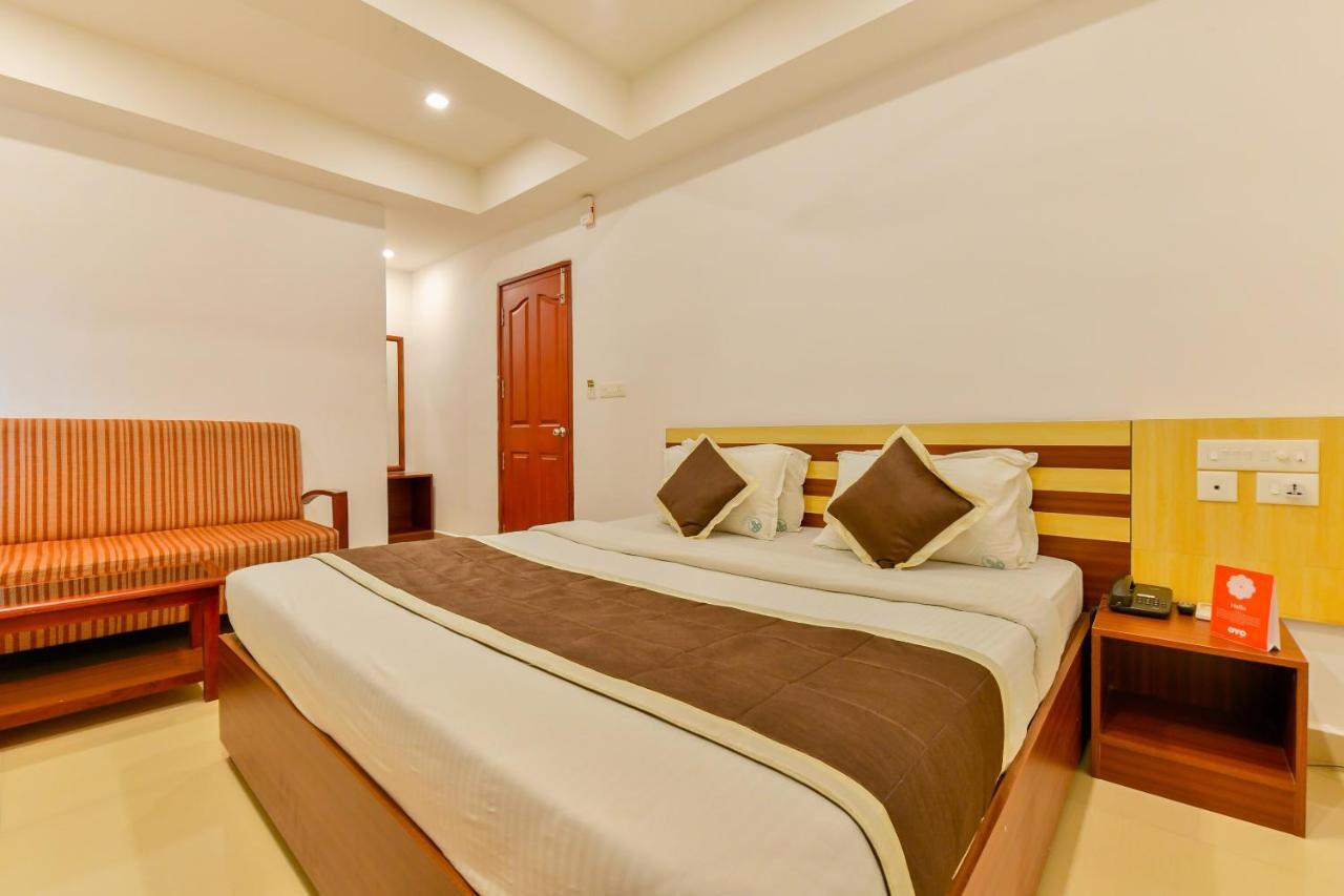 Oyo 18604 Puthens Capitol Inn Kochi 外观 照片