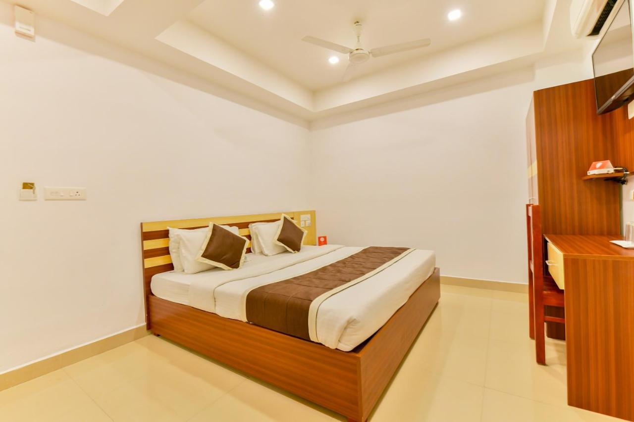 Oyo 18604 Puthens Capitol Inn Kochi 外观 照片